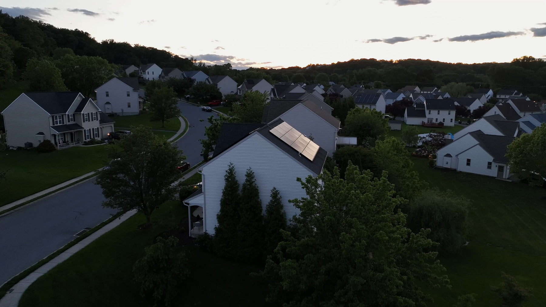 Haus mit Photovoltaik und Energiespeicher als Notstromreserve